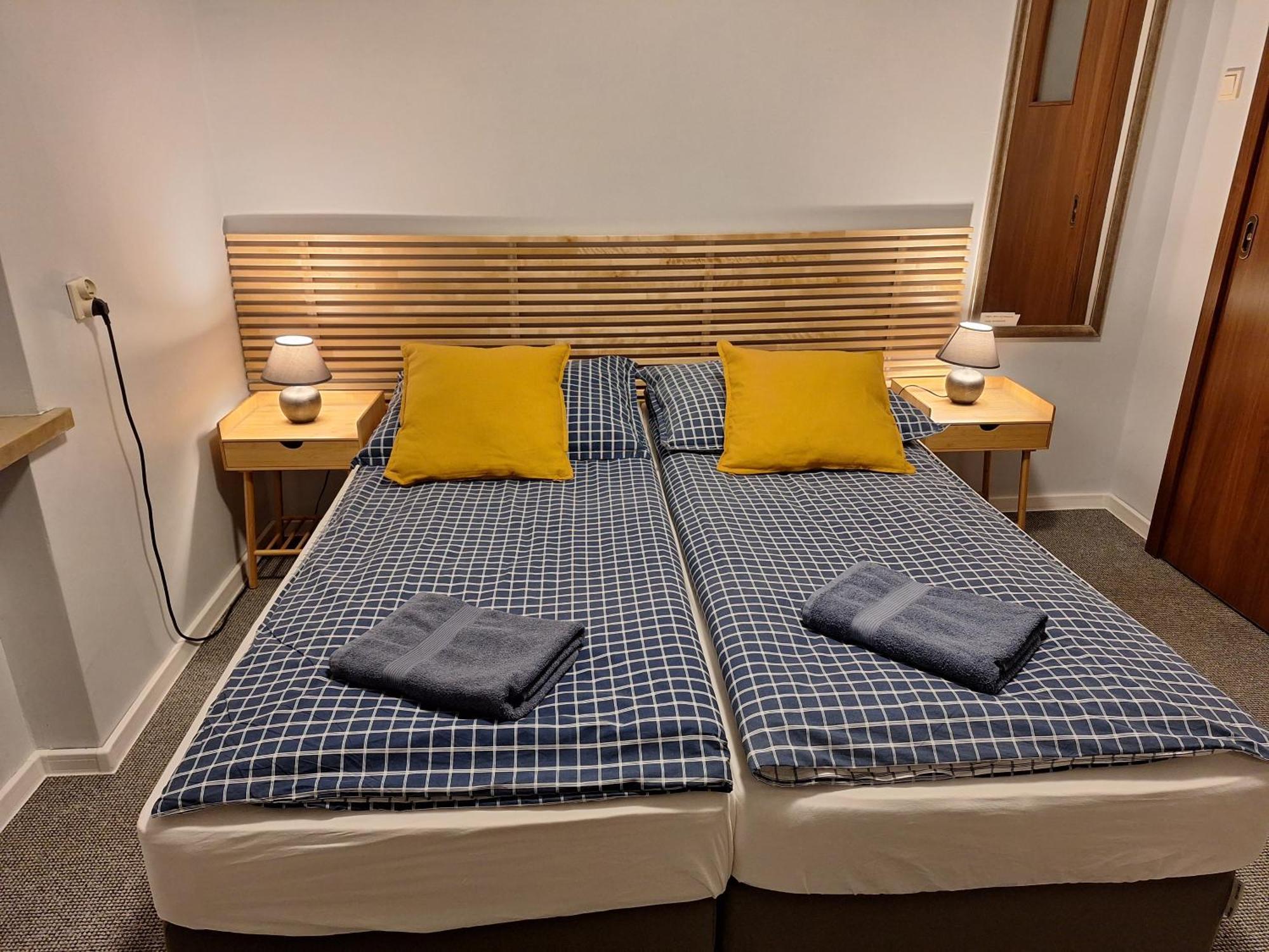 Dom Na Folwarku Pokoje I Apartamenty, Bezplatny Zamykany Parking Na Terenie Posesji 키엘체 외부 사진